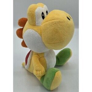 Super Mario Bros Wii  2010 Nintendo Yoshi Plush Yellow Green stuffed animal 6.5”